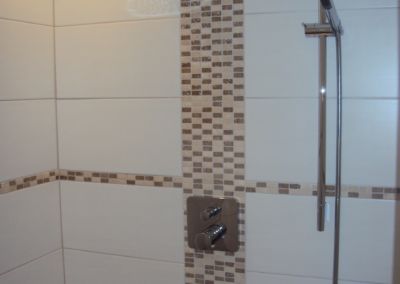 Geflieste Dusche Regenbrause Mosaik